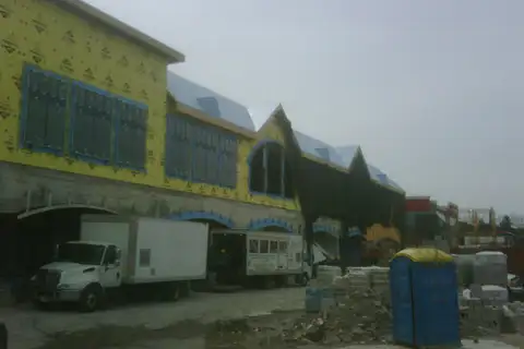 Retail plaza roof edge detail — Anax Roofing